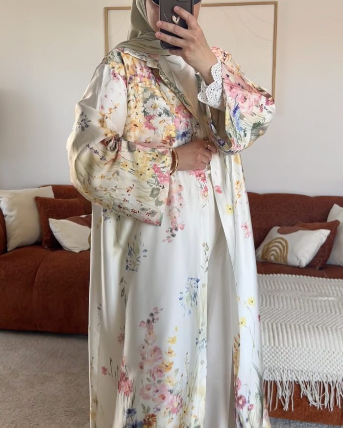 Robe à boutons fleuri