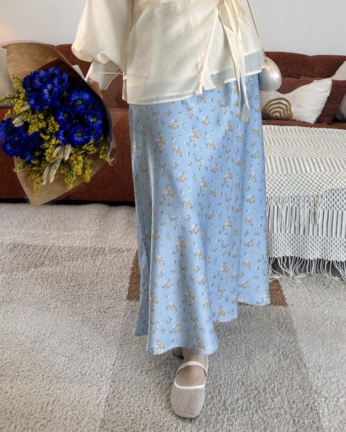 Jupe fleurie en soie | Bleue